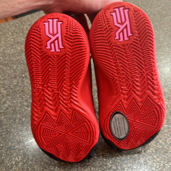 Nike Kyrie Flytrap VI 6 Red Kids size - Picture 14 of 15